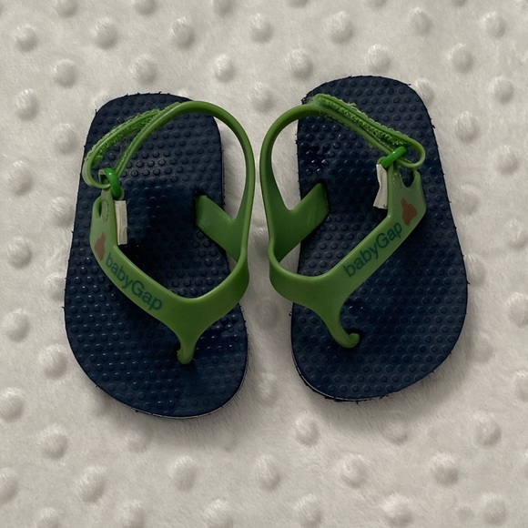 Baby Gap Baby Slippers (0-3mons) - Picture 4 of 4